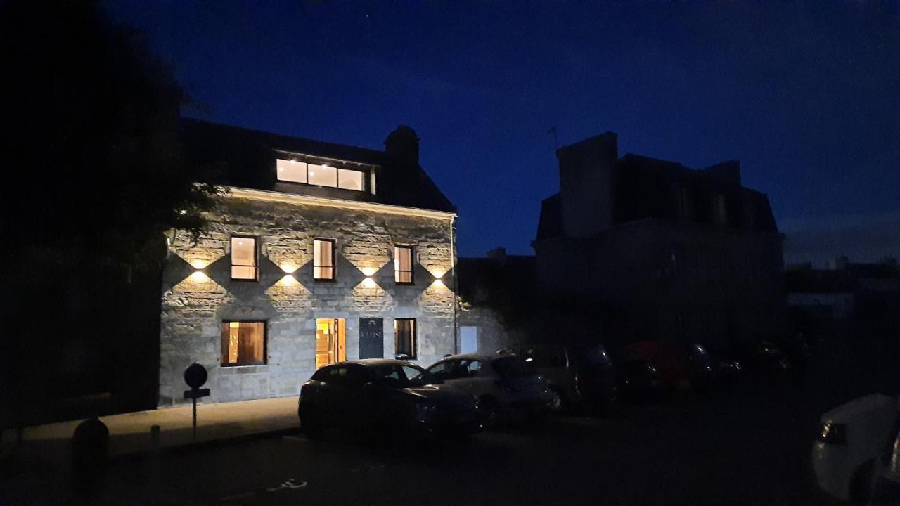Отель La Petite Valise Ploudalmezeau Экстерьер фото