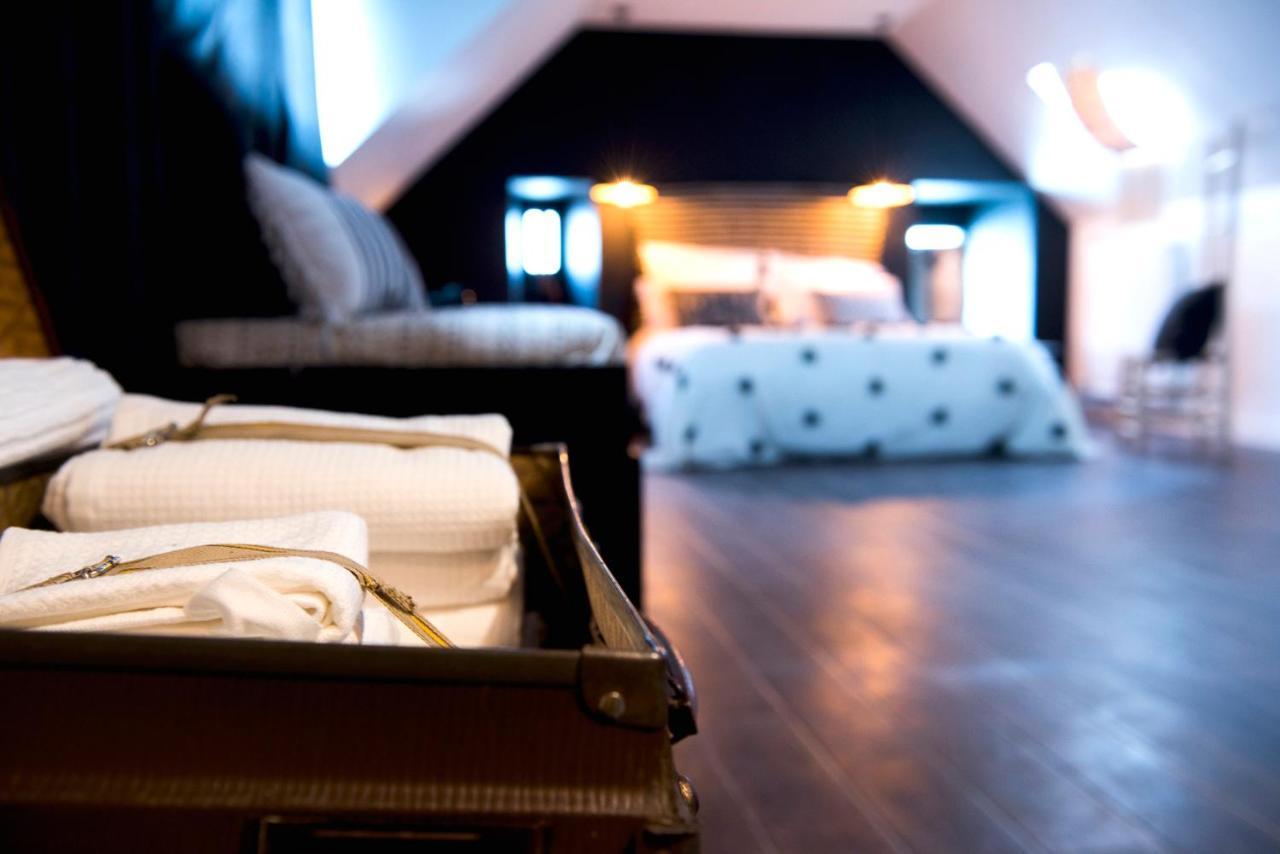 Отель La Petite Valise Ploudalmezeau Экстерьер фото